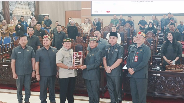 DPRD Kapuas Terima RAPBD 2027, Pendapatan Daerah Ditarget Rp1,8 Triliun