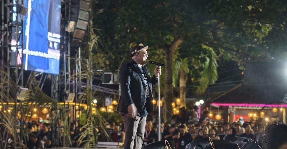 Penampilan Budaya Nusantara Antar Virgoun Tutup Festival Budaya Saijaan di Kotabaru