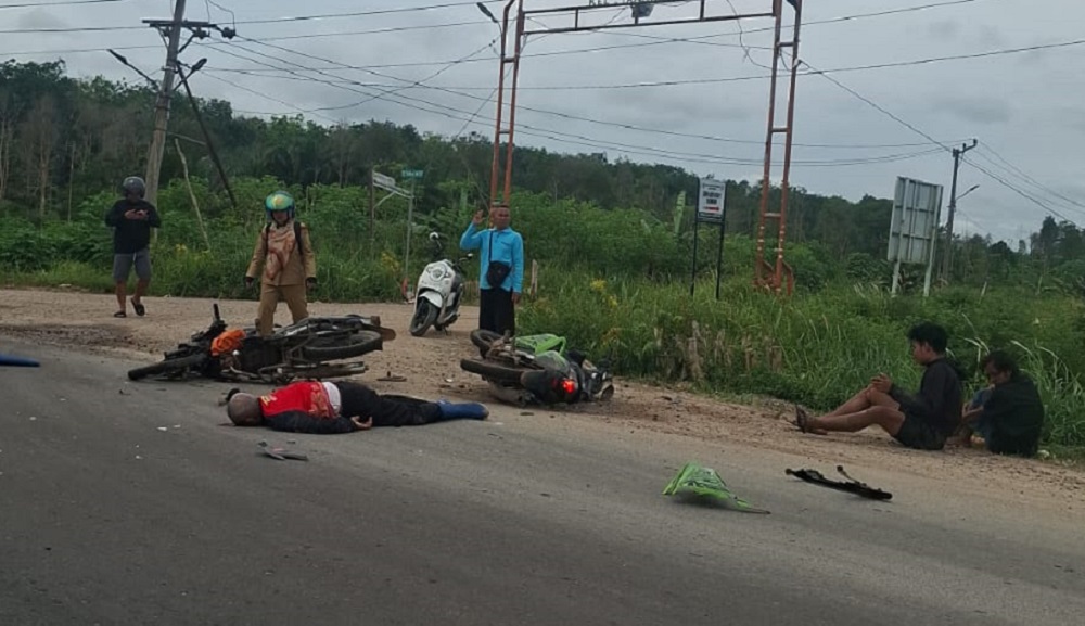 Brak! Dua Motor Adu Kuat di Jalur Sampit-Kobes, Satu Korban Kritis