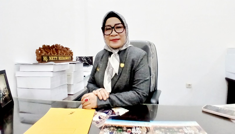 Nety Dorong Kerajinan Rotan Jadi Produk Unggulan