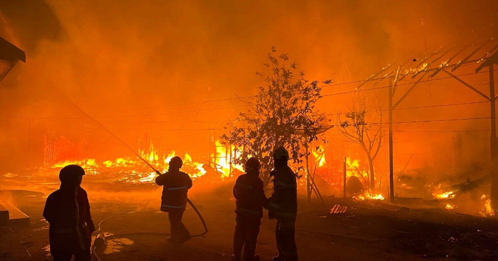 Dua Jam Api Mengganas di Baamang Hulu, Tiga Rumah Ludes Terbakar, Satu Gudang Terdampak