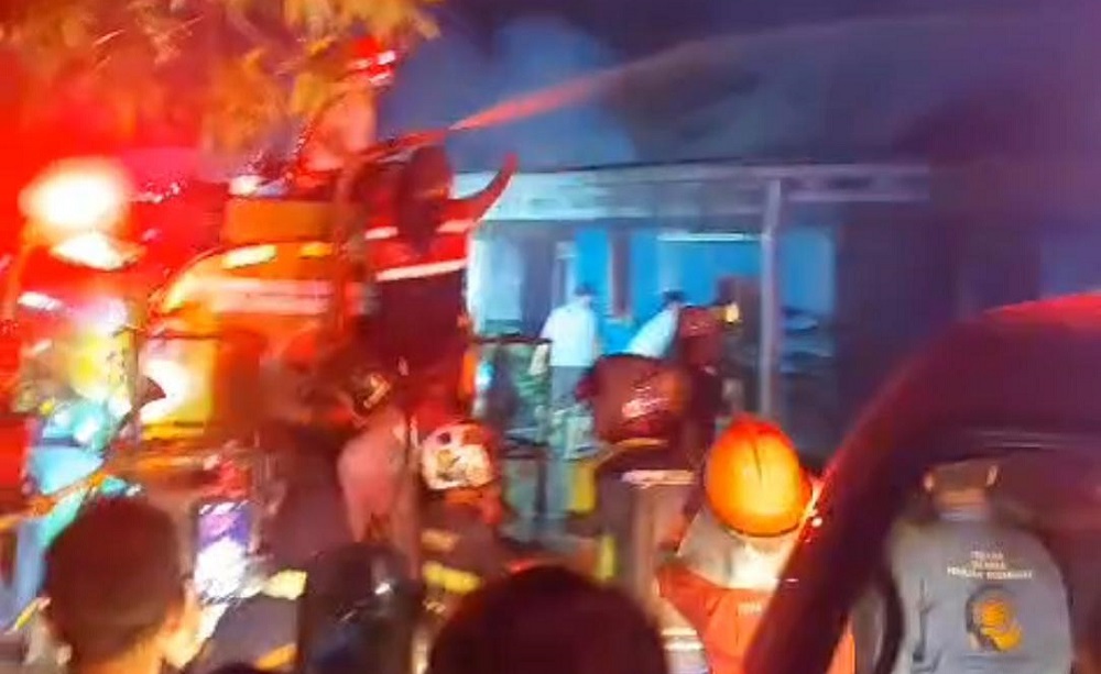 Malam Membara di MB Ketapang, Api Mengamuk di Salah Satu Rumah Griya Minimalis