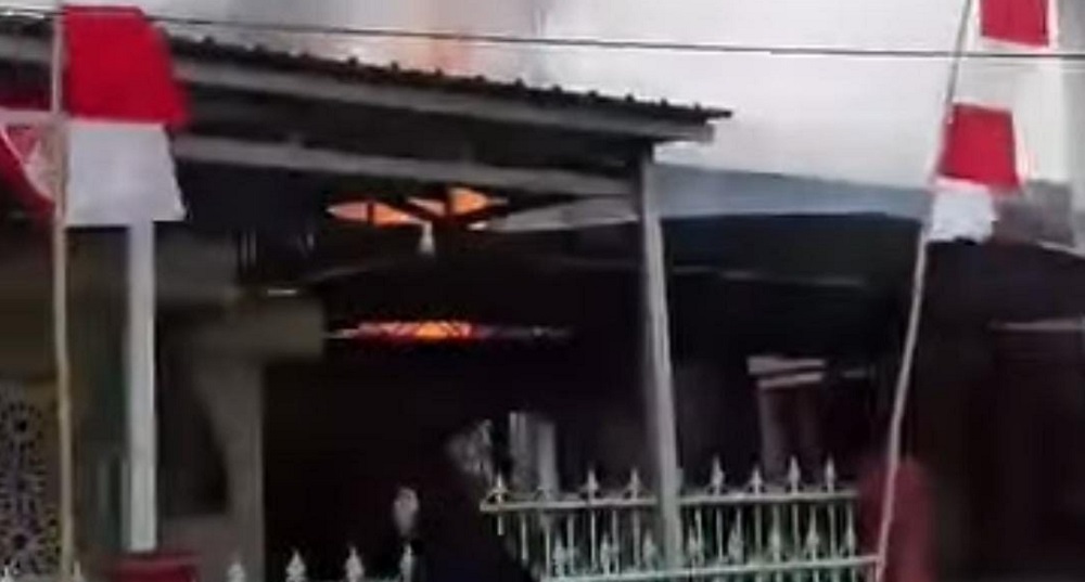 Weekend Mencekam di Mentawa Baru Ketapang, Api Berkobar Menjilat Bangunan di Teratai 2