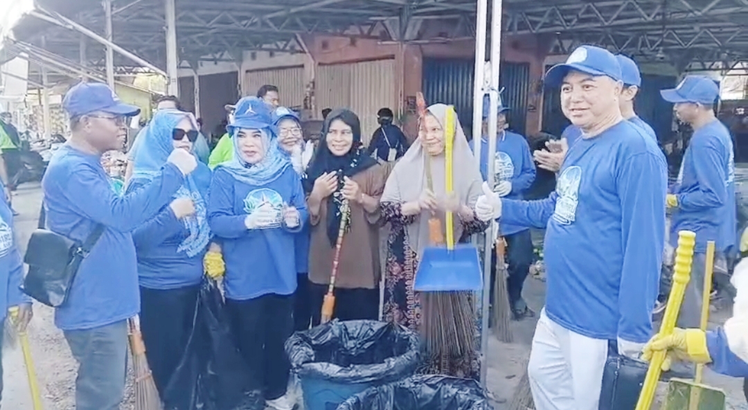 Partai Demokrat Kapuas Gelar Aksi Bersih Sampah, Ajak Warga Peduli Lingkungan