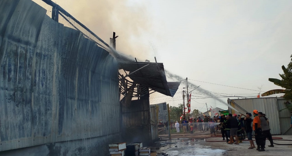 Kobaran Api Warnai HUT RI di Sampit, Gudang Alat Tulis SPG Permai I Terbakar, Rugi Rp700 Juta