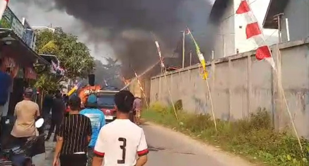 Tepat di Hari Kemerdekaan, Suasana Mencekam Muncul Saat Bangunan di SPG Permai V Terbakar Hebat