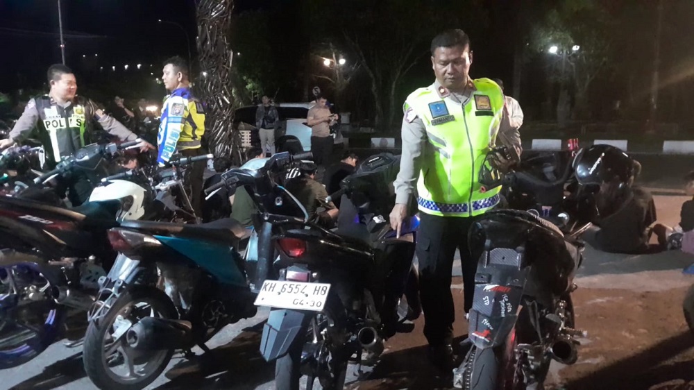 Terbukti Ampuh! Pos Penjagaan Jaring Puluhan Motor Balapan Liar dan Knalpot Bronk