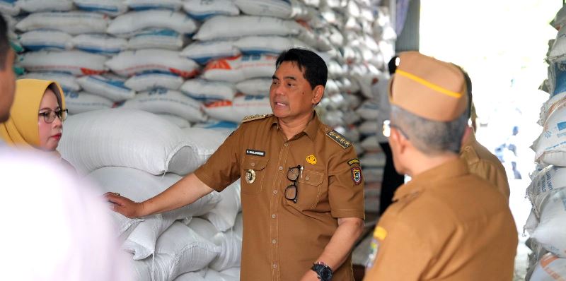 Shalahuddin Tinjau Gudang Bulog Muara Teweh, Pastikan Stok Mencukupi