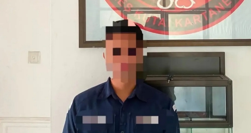 Pria Inikah Pelaku Pembakaran Kantor Diskominfo Kutai Kartanegara?