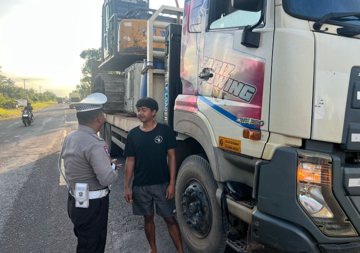 Polres Kotim Bangun Kesadaran Berlalu Lintas Lewat Razia Simpatik