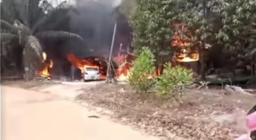 Apes! Ditinggal ke Sampit, Rumah dan Mobil di Mentaya Hulu Ini Hangus Terbakar