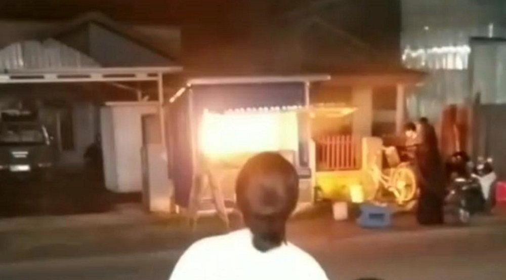 Baru Saja Terjadi! Rombong Martabak Terbakar di Sampit, Warga Berhamburan