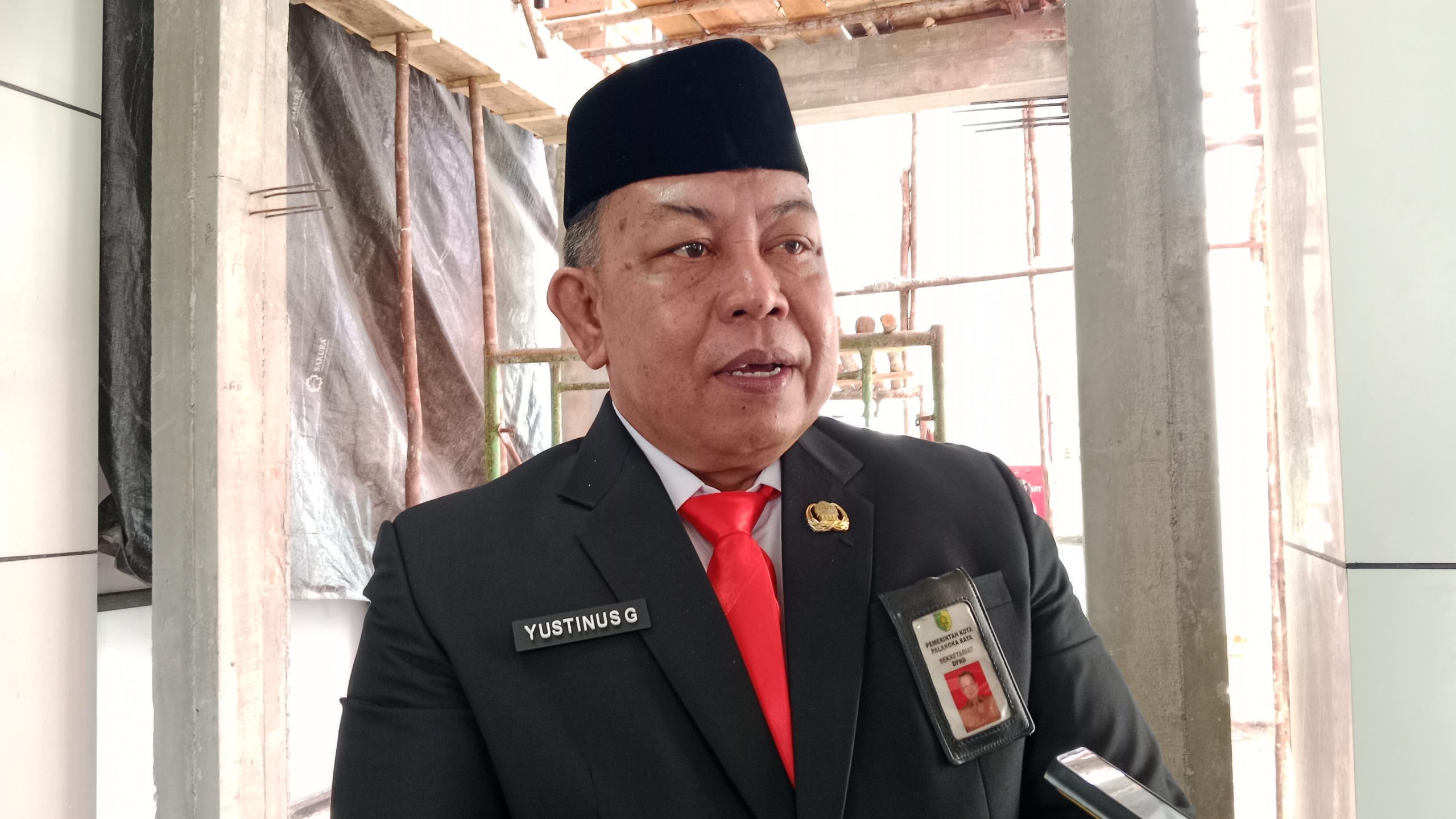 Sekretariat DPRD Palangka Raya Pasok Air untuk Satgas Karhutla