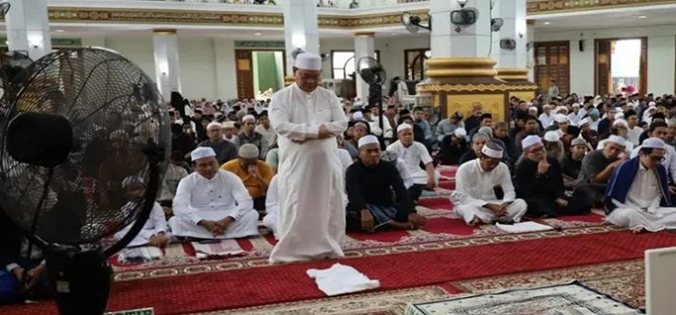 Bupati Kotim Tunaikan Salat Iduladha di Islamic Center, Serukan Kepedulian Sosial