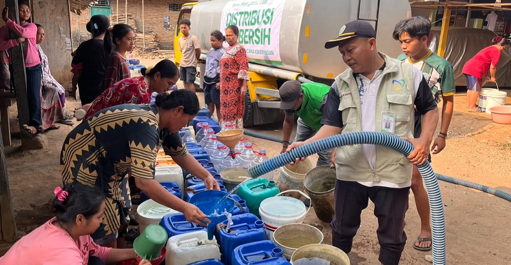 Kekeringan Meluas di Jawa Barat, Pupuk Kujang Suplai Air Bersih untuk Warga Karawang