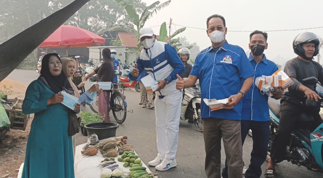 PAN Kapuas Bagikan 5.000 Masker Gratis untuk Warga Terdampak Kabut Asap