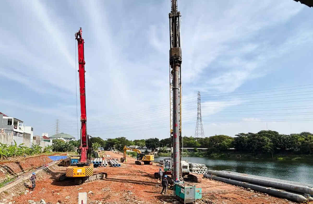 Perkuat Tata Air, WSBP Suplai Spun Pile dan Beton Readymix Kurangi Banjir