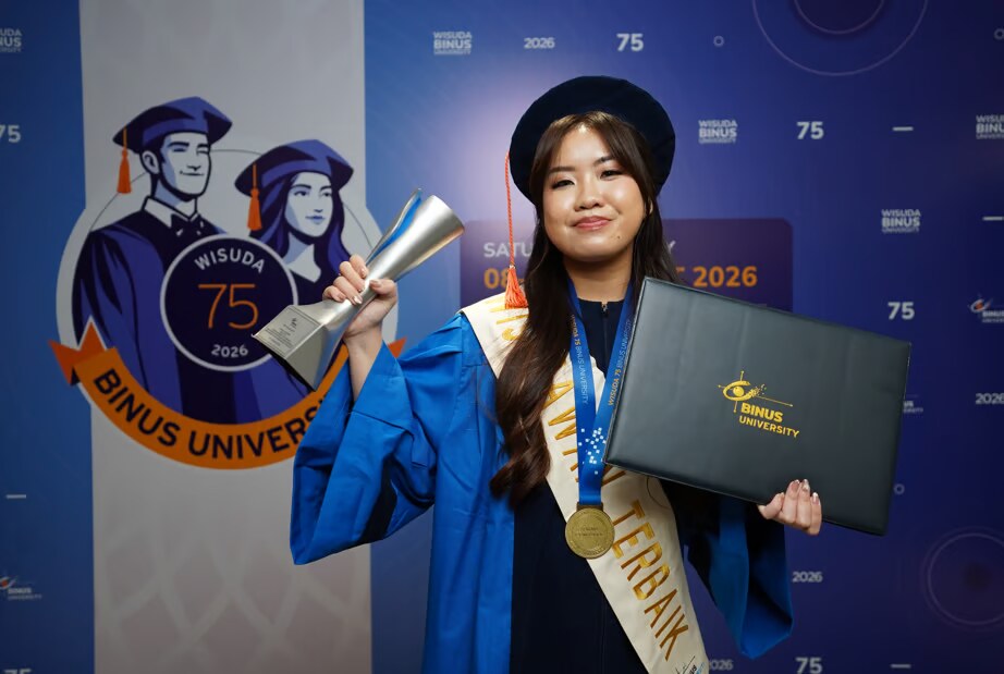 Wisuda ke-75 BINUS University Rachel Evangeline Tumbuh dalam Ekosistem BINUS Bandung