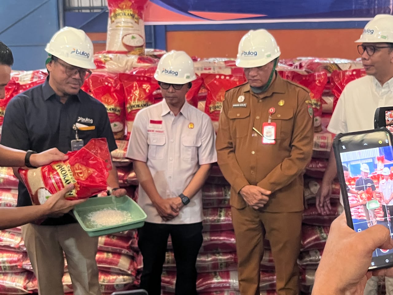 TPID Kalteng, BI, dan Bulog Datangkan 150 Ton Beras Premium dari Makassar, Biar Bisa Tekan Inflasi