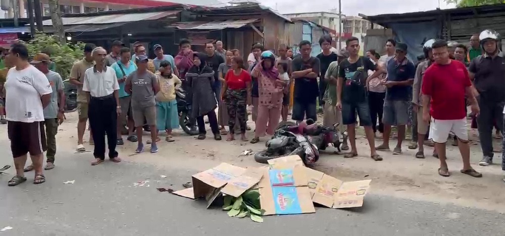 Serempetan Truk vs Yamaha Mio di Jalan RTA Milono, Lansia Meninggal Dunia