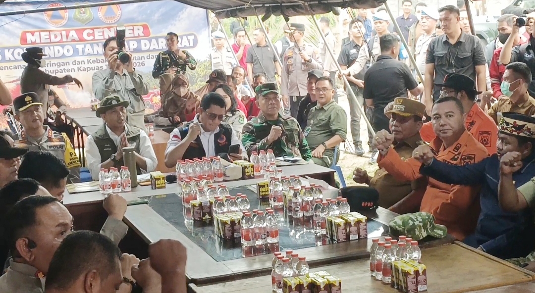 Kepala BNPB dan Menhut Kunjungi Posko Karhutla Kapuas