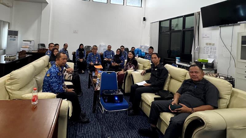 DPRD Awasi Distribusi Bantuan Seragam Sekolah, Pastikan Tepat Sasaran