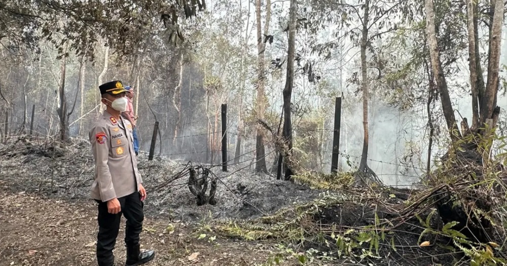 Kapolres Irnanda Turun Tangan, Karhutla di Jingah Dipadamkan Agar Api Tak Dekati Rumah Warga