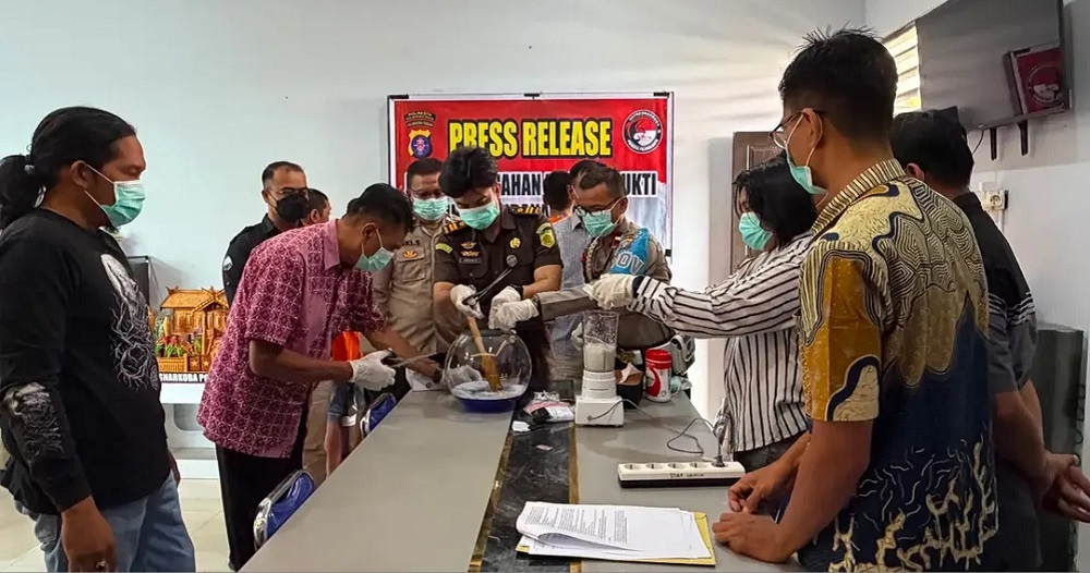 Diblender, dalam Sekejap 80 Gram Sabu-sabu Lenyap dari Palangka Raya