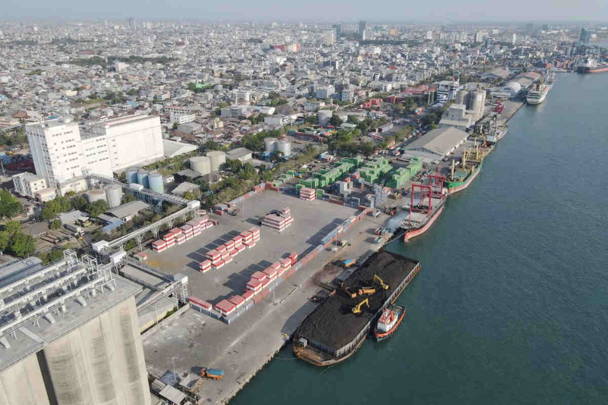 Pelabuhan Makassar Catat Pertumbuhan Positif Arus Bongkar Muat pada Semester I - 2026