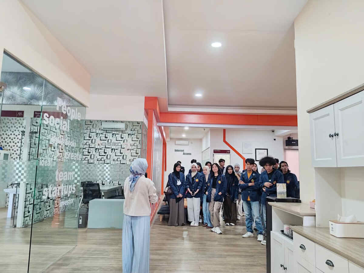 Fikom Unasman Kompetensi Mahasiswa Melalui Studi Banding Telkom AI Center