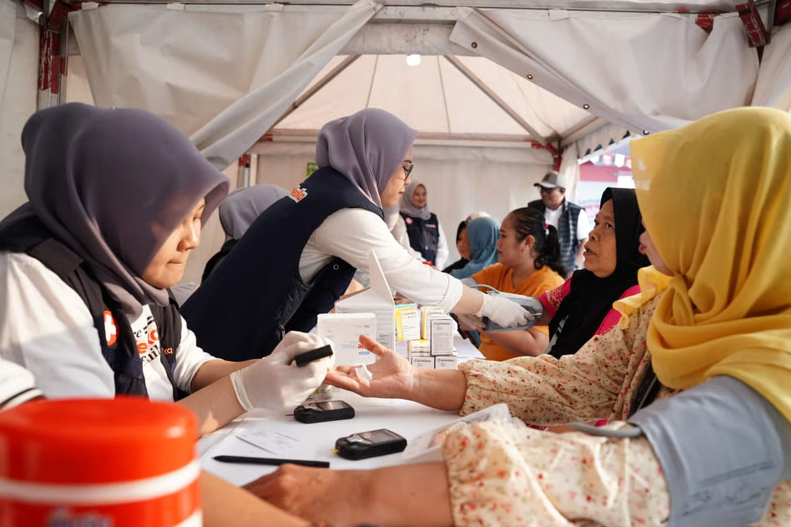 Semarak Merah Putih BRI Region 6 Hadirkan Pemeriksaan Kesehatan Gratis bagi Masyarakat Pasar Malaka Rorotan