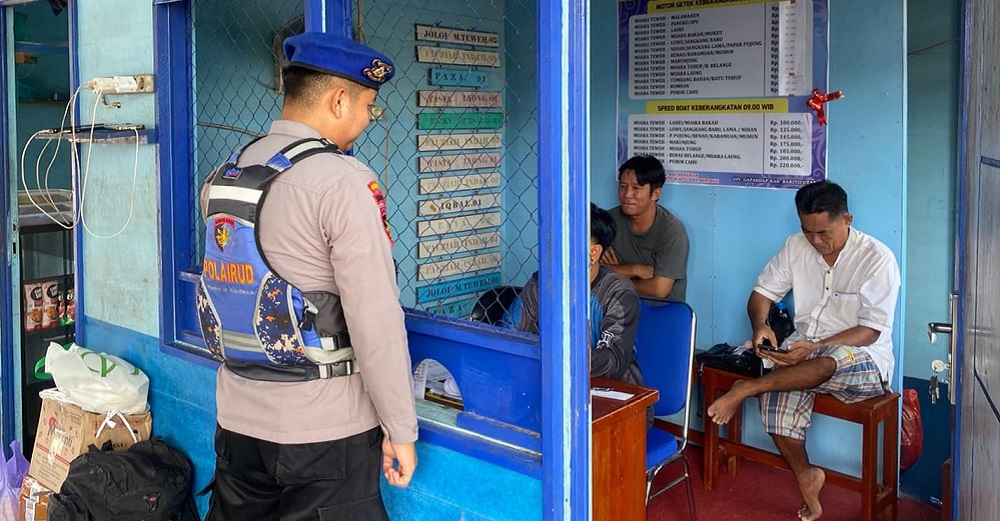 Sambangi Teweh Tengah, Dua Hal Ini Diingatkan Satpolairud Polres Barito Utara kepada Motoris dan Warga