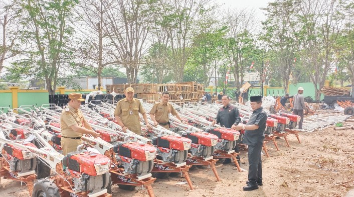 Dukung Percepatan Tanam Okmar, Kapuas Dapat Bantuan 100 Unit Handtraktor