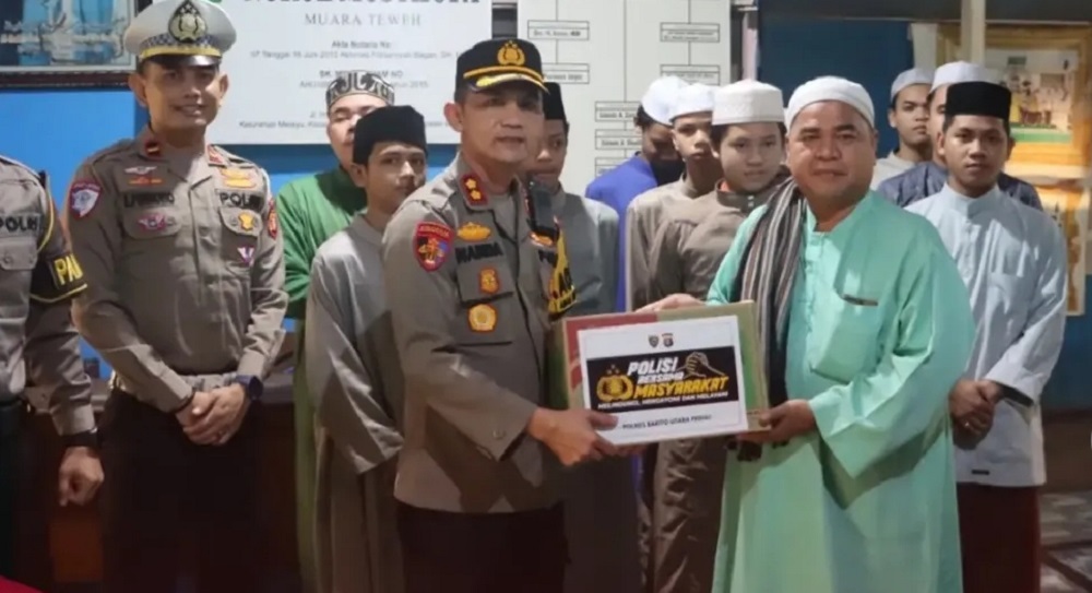 Bagi Berkah di Hari Jumat, Kapolres Barito Utara Bantu Panti Asuhan Nurul Musthopa Muara Teweh