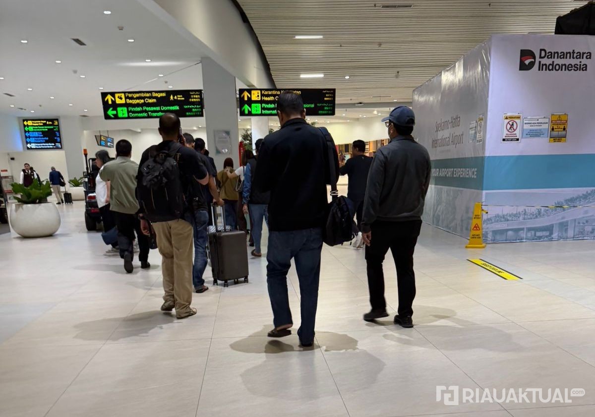 Sempat Hilang Usai OTT KPK, Penumpang Klaim Lihat Bupati Kuansing di Bandara Soekarno-Hatta