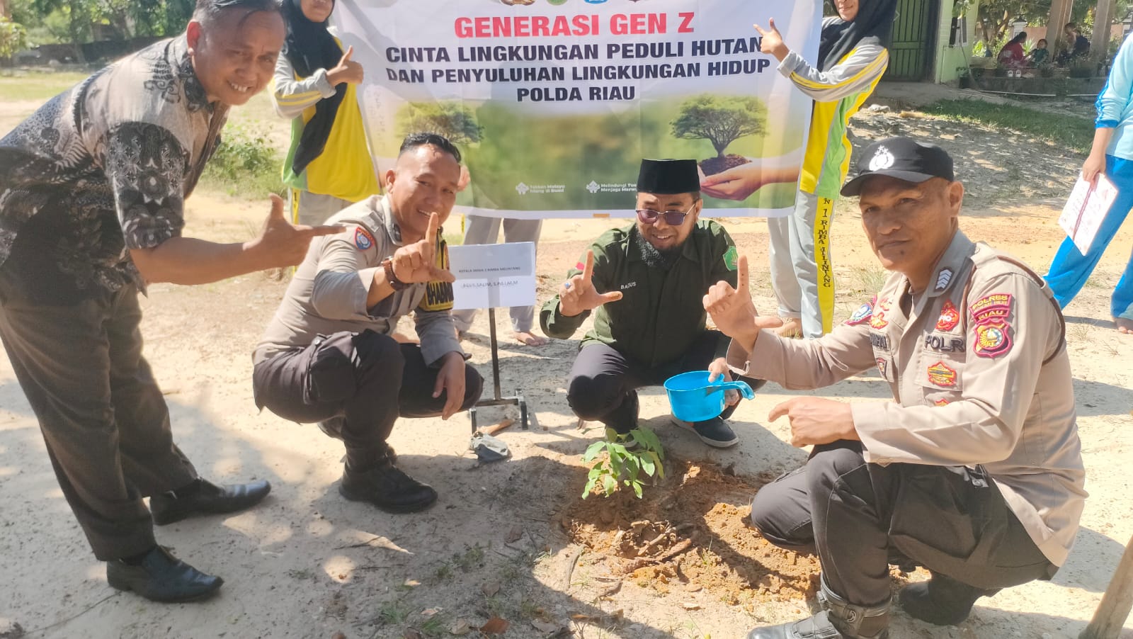 Green Policing, Polsek Rimba Melintang Tanam Pohon Bersama Siswa di SMAN 2