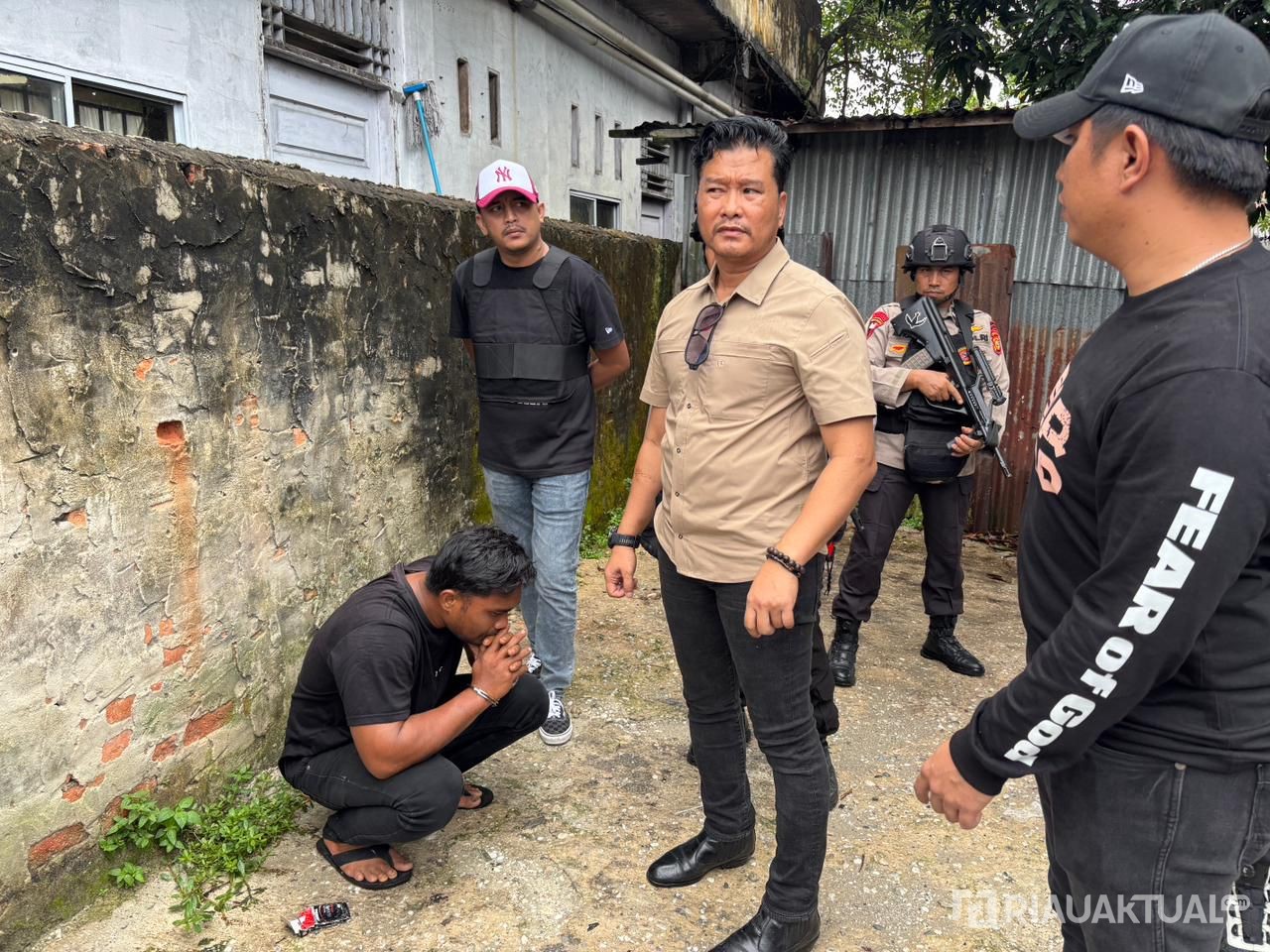 Satresnarkoba Polresta Pekanbaru Amankan Dua Orang di Kampung Dalam