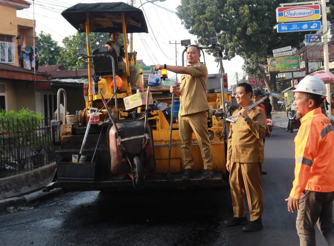 Dukung Pertumbuhan Ekonomi, Pemko Pekanbaru Kebut Pengaspalan Jalan di Berbagai Wilayah 