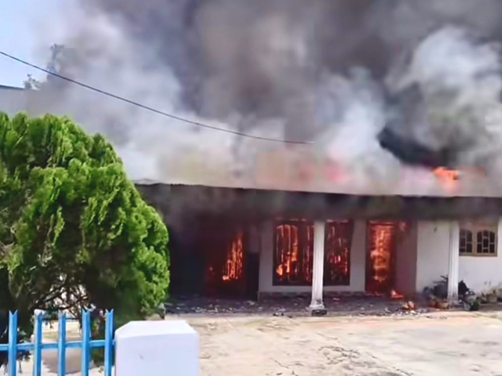 Dua Rumah di Jalan Dahlia Pekanbaru Ludes Terbakar