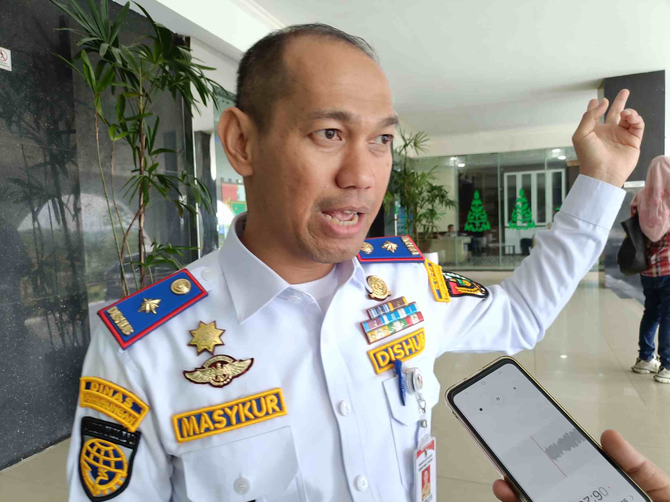 Revitalisasi JPO Sudirman Tahap Pemasangan Lampu Hias, Spot Ikonik di Pekanbaru Segera Rampung 