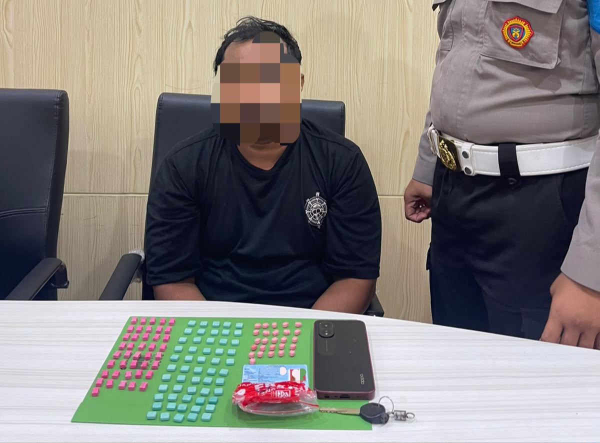 Pengedar Ekstasi Ditangkap di Parkiran Hotel Pekanbaru, 122 Butir Disita