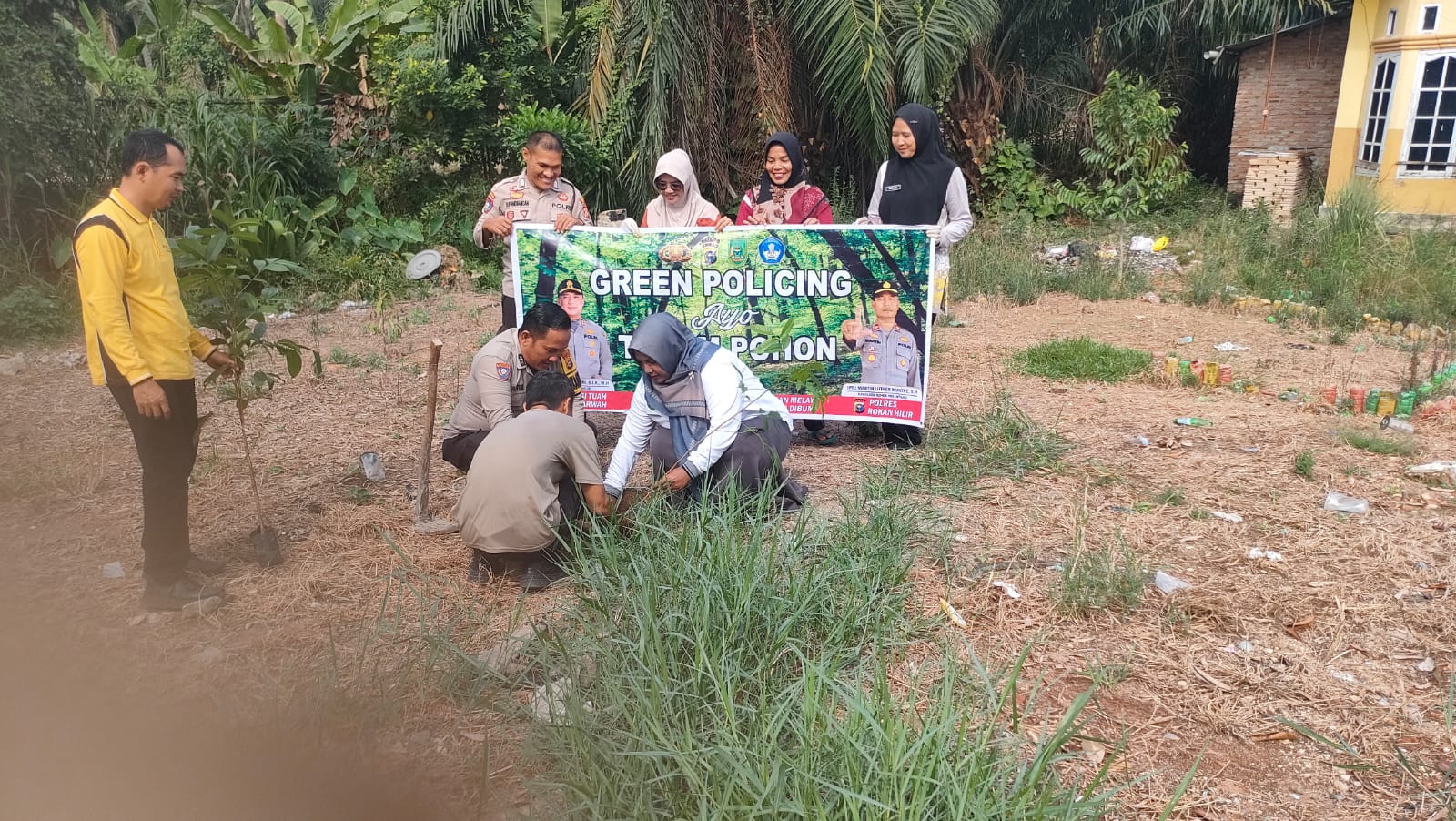 Green Policing, Polsek Rimba Melintang Tanam Pohon di Puskesmas
