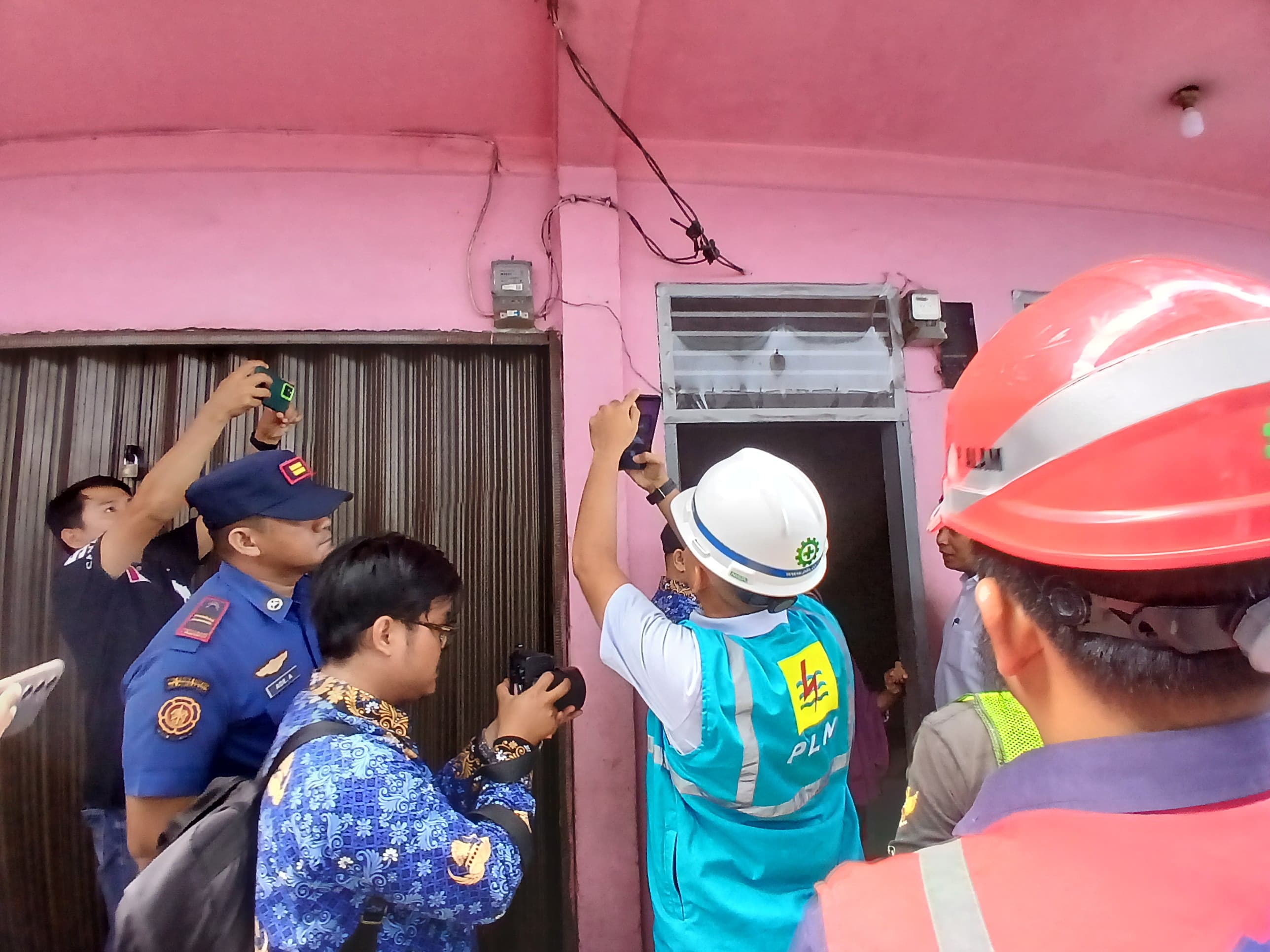 Pemko Pekanbaru Mulai Perbaiki Instalasi Listrik Warga Kurang Mampu di Sukaramai