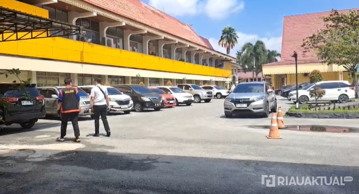 Kejati Riau Geledah Kantor Disdik Terkait Dugaan Korupsi Smart Board 2024
