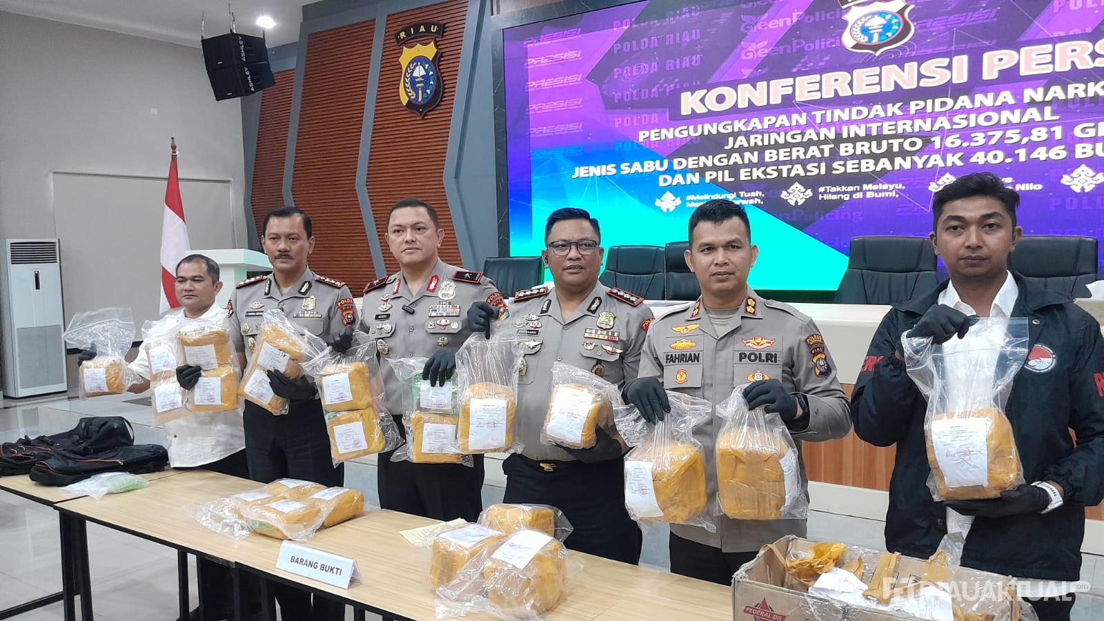 Polda Riau Bongkar Sabu Rp31 Miliar dari Malaysia, 2 Kurir Dibekuk di Pekanbaru
