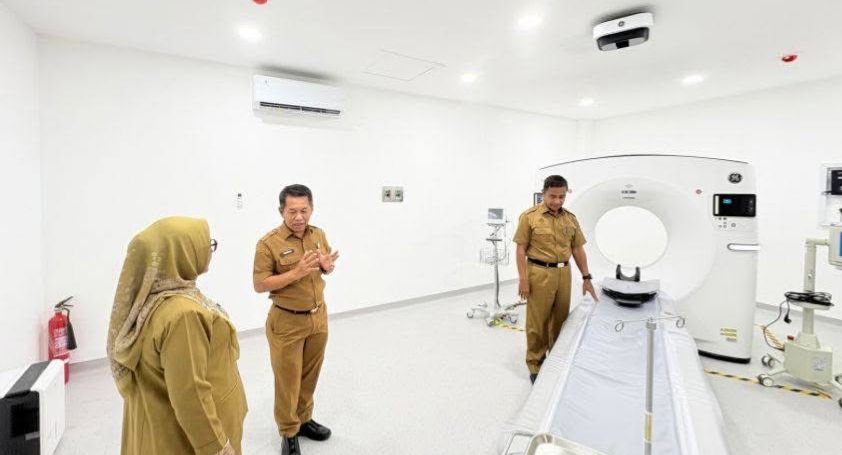 Tingkatkan Layanan untuk Warga, Bupati Kampar Tinjau Fasilitas CT Scan RSUD Bangkinang