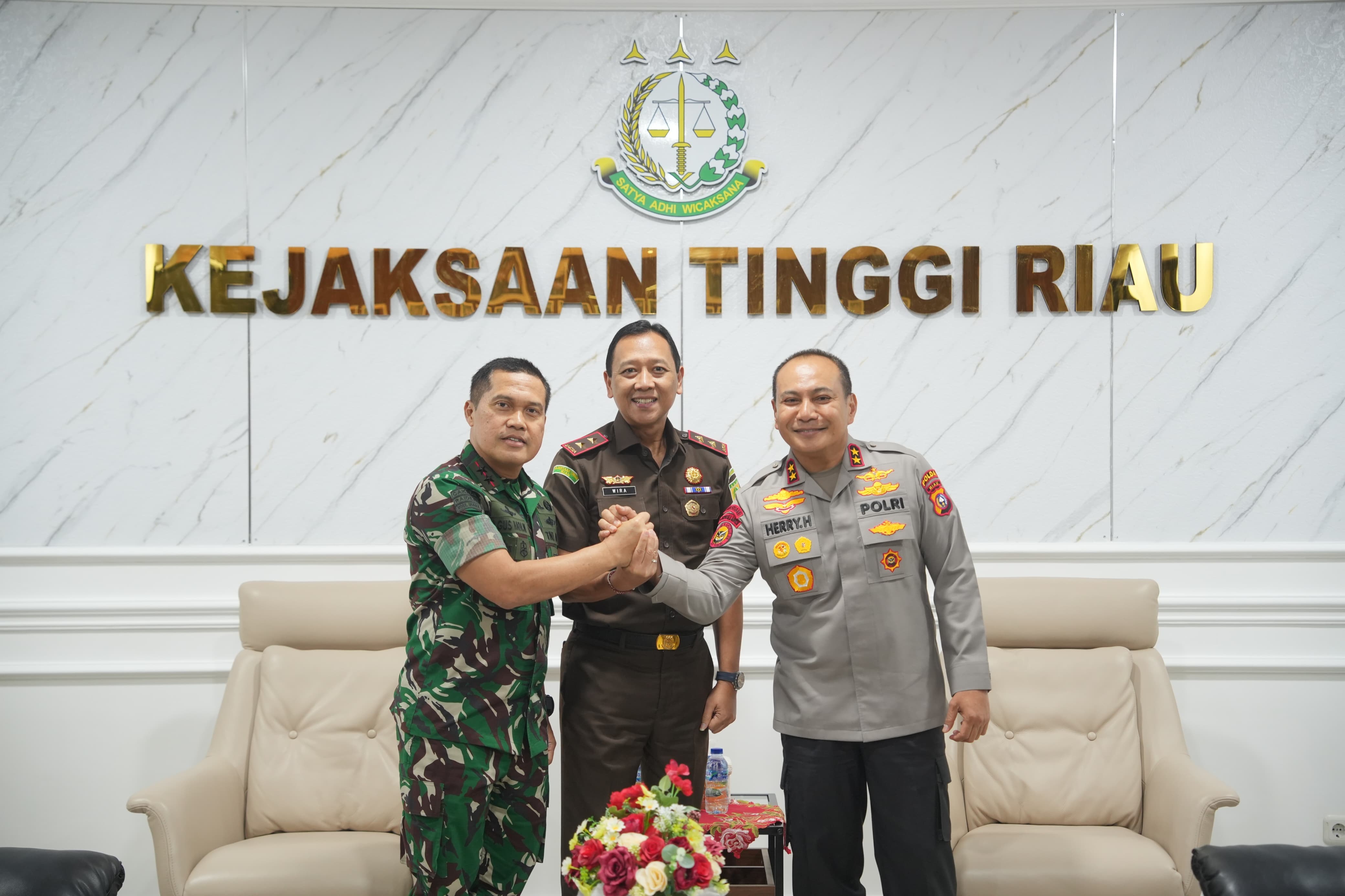 Bertemu Kajati, Kapolda Riau dan Pangdam Tekankan Penegakan Hukum yang Berintegritas