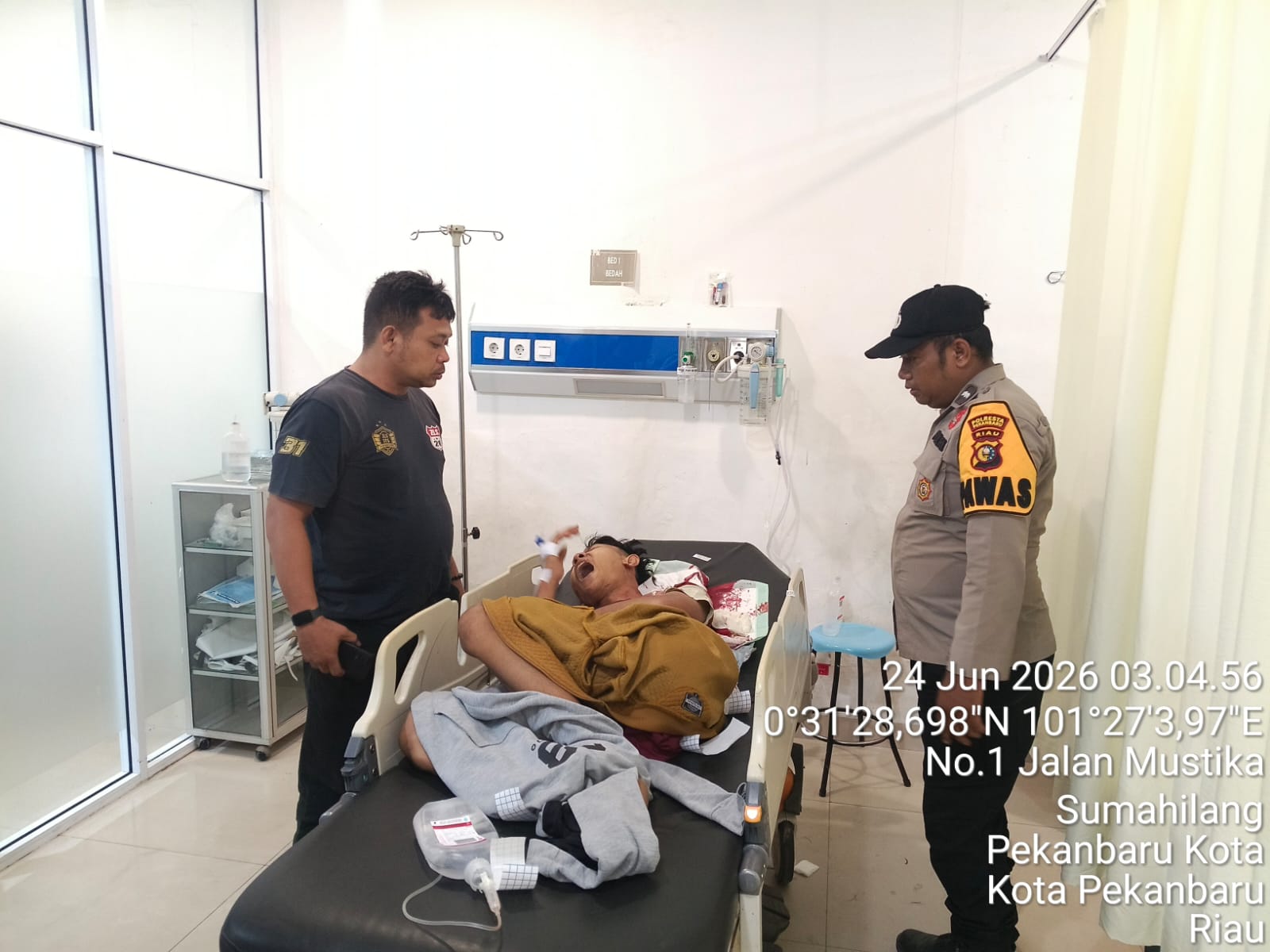 Ayah dan Anak Ditusuk OTK di Pekanbaru, Pelaku Diburu Polisi