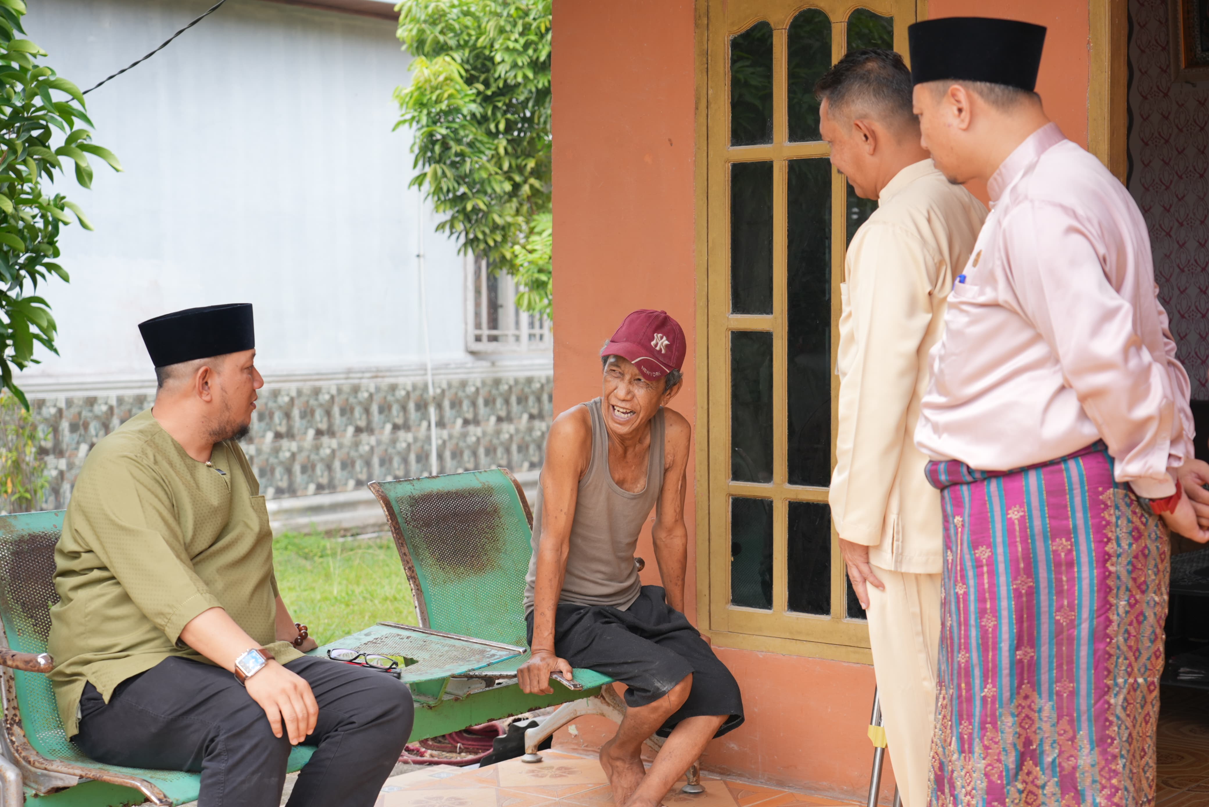 HUT Kabupaten Siak ke-27, Diskominfo Salurkan Sembako ke Lansia dan Warga Kurang Mampu