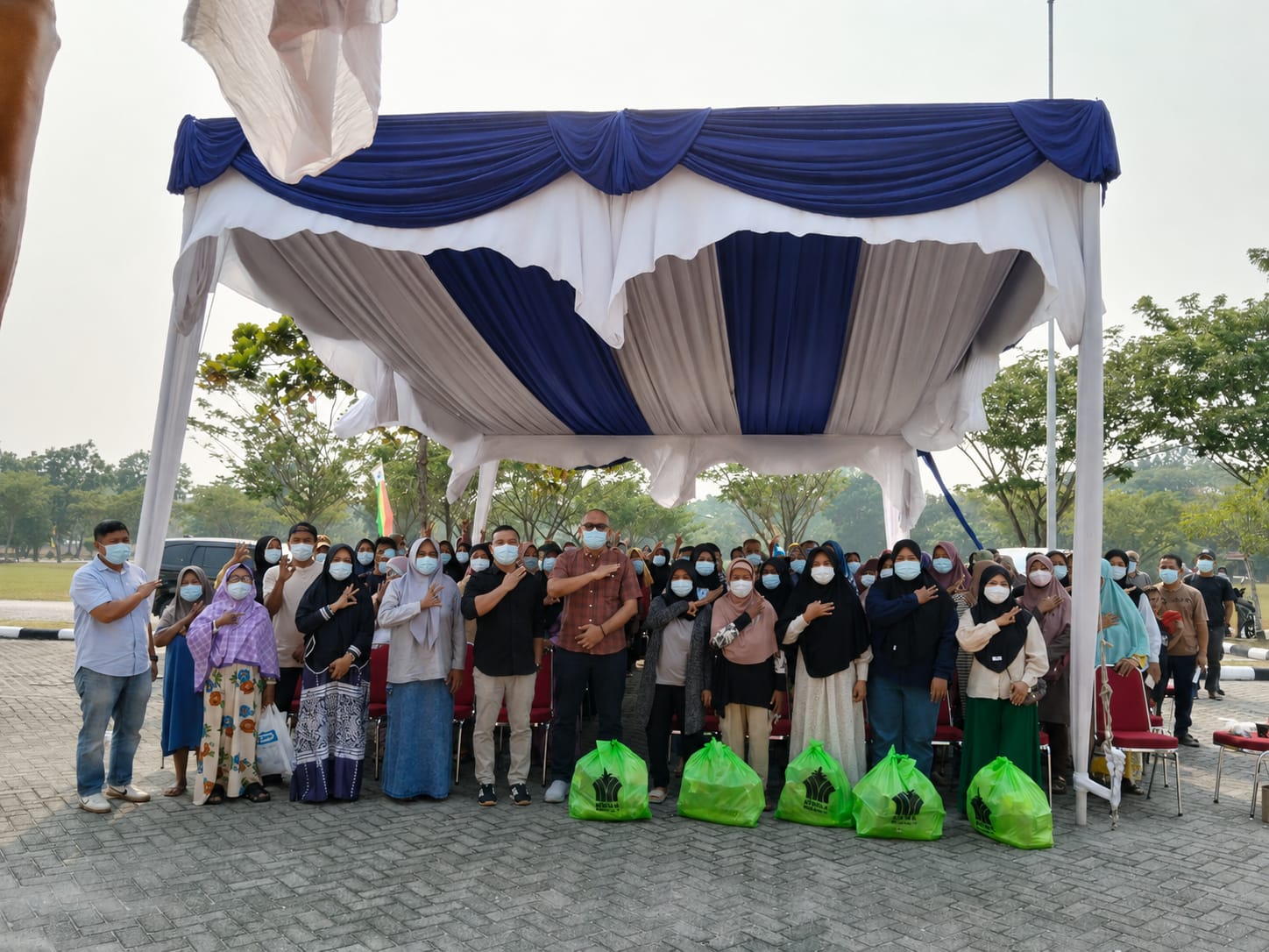 Peduli Warga Terdampak Kabut Asap, PTPN IV Regional III Salurkan 150 Paket Sembako